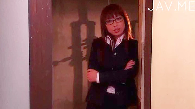 Asian Glasses Queen Delivers Mind-blowing Blowjob Skills Expertly