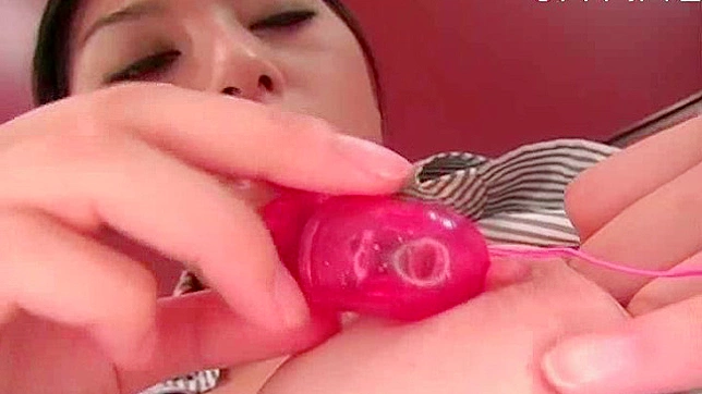 Amateur Japanese Housewife Gets Raw Fuck by Experienced Old Stud