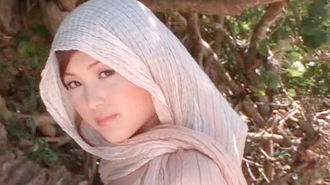 Sizzling Hot Japanese Chick Shows Her Sexy Body in Bikini