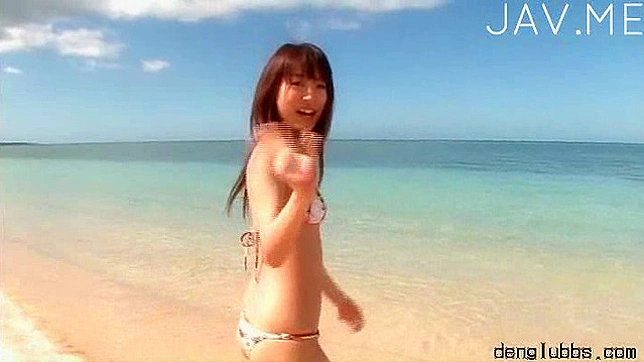 Hot Japanese Darling Shows Off Her Amazing Body Seductively