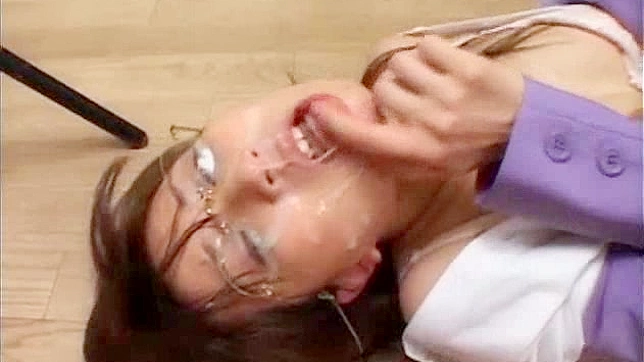 Hot Japanese Chick Delights With Wet Blowjob Pleasure Showdown