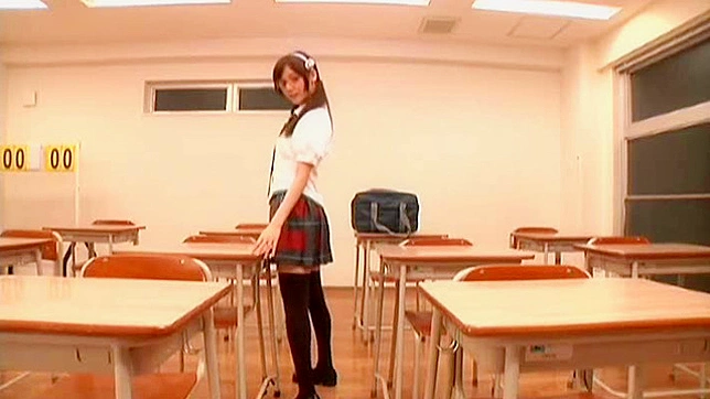 Sizzling Hot Asian Babe Delivers Mind-blowing Sex Showdown