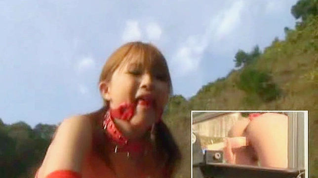 Dark-Haired Japanese Foxy Babe Gives Seductive Handjob