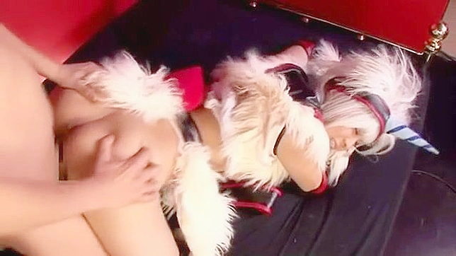 Sexy Kyonyu Cosplayer Wears Bikini Armor & Teases With Her Curves