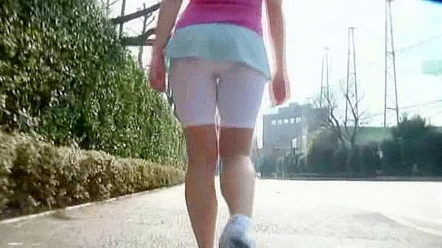 Sexy Sports Chick Shows Off Her Moves and Curves