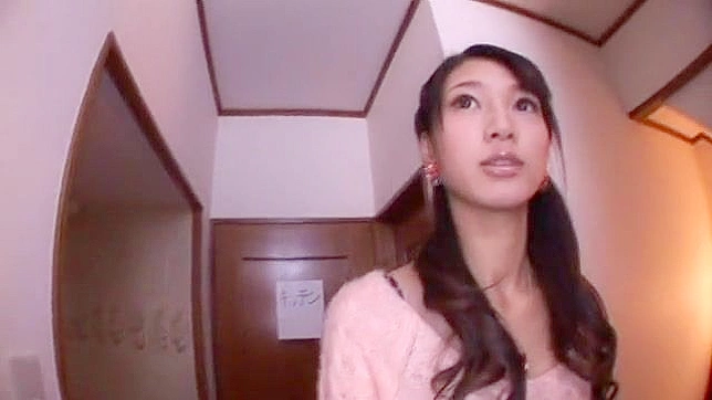 Sex-starved Amateur Overflows with Uncontrollable Lust Desire