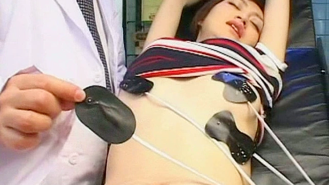 Asian Doll Reona Azabu Enjoys Hardcore Sex Fantasies Fully