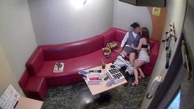 Hot Amateur Engages in Thrilling Reverse Fetish Playtime