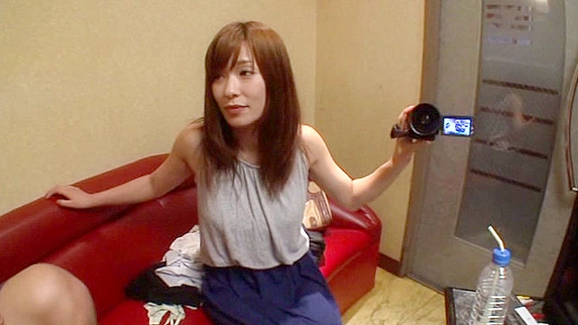 Naughty Amateur Shows Off In A Steamy Reverse Fetish Scene