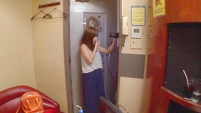 Naughty Amateur Shows Off In A Steamy Reverse Fetish Scene