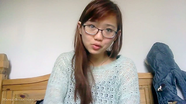 Sexy Teen 18+ Tempts With Her Irresistible Curves