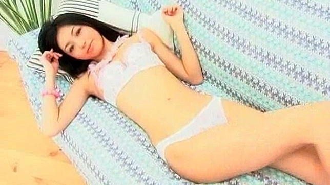 Sizzling Hot Asian Beauty Reveals Her Perfect Body Slowly