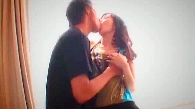 Japanese Darling Zealously Sucking Huge Love Muscle Passionately