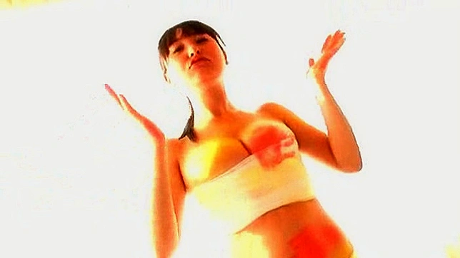 Seductive Model Captivates With Her Irresistible Beauty Showdown