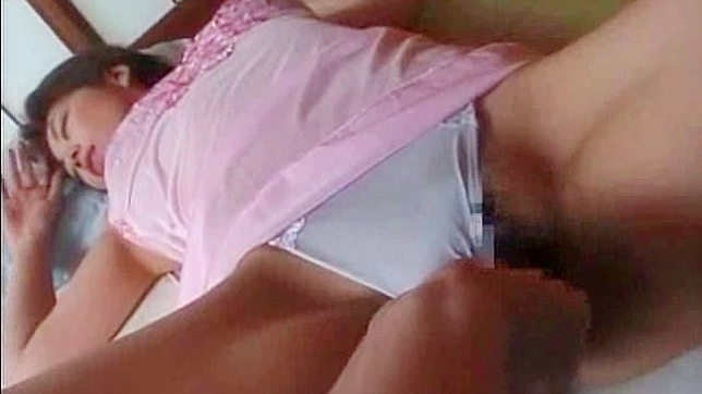 Amateur Slut Gets Fingered Hard Until She Cums Wildly