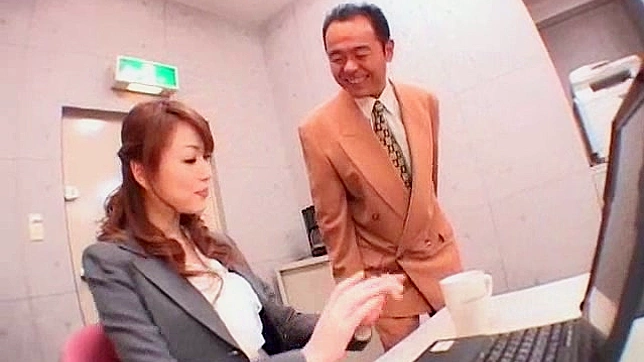 Hungry Japanese Chick Gets Her Twat Pounded Until Drenched