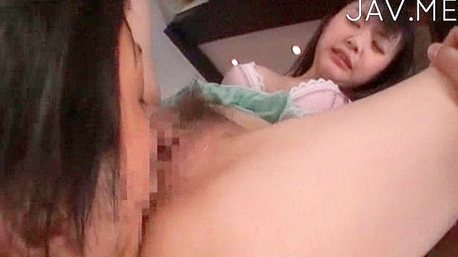 Sultry Hottie Plays Wildly With Pleasure Toys