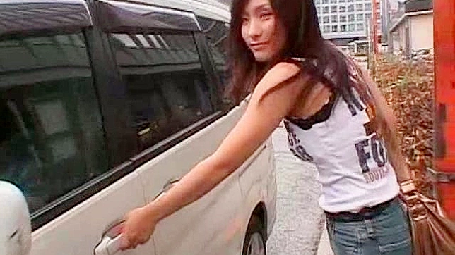 Seductive Diva Teases Her Goodies Under the Sheets