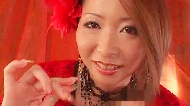 Curvy Sexy Hottie Shows Off Her Amazing Body Curves Seductively