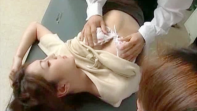 Sexy Hot Babe Loves Giving Amazing Handjob Sessions