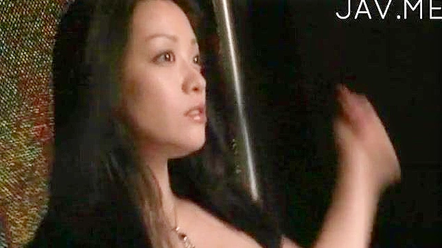 Cute Amateur Shows Off Hot Body Live On Cam Seductively