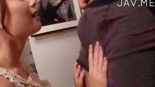 Sizzling Pornstar Displays Her Luscious Curves Expertly