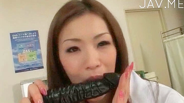 Japanese Babe Gets Pussy Vibrantly Stimulated by Toy Expertly
