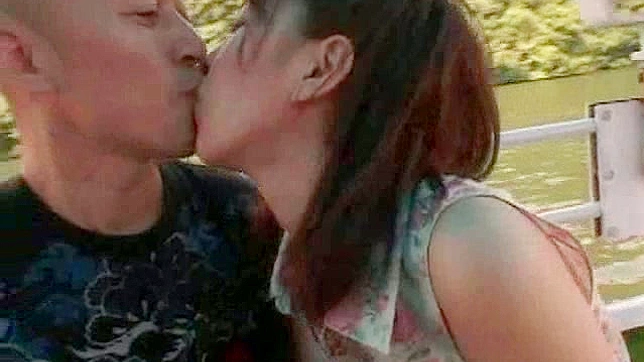 Seductive Beauty Masturbates Her Pussy Under Shower Jets