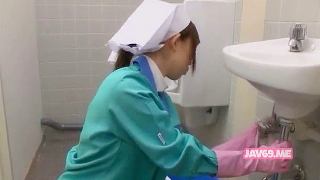 Sexy Japanese Star Gets Pussy Fingered After Licking Cock Seductively