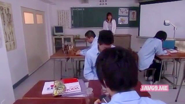 Sizzling Hot Japanese Babe Enjoys Hard Bangin' Orgasm Fest