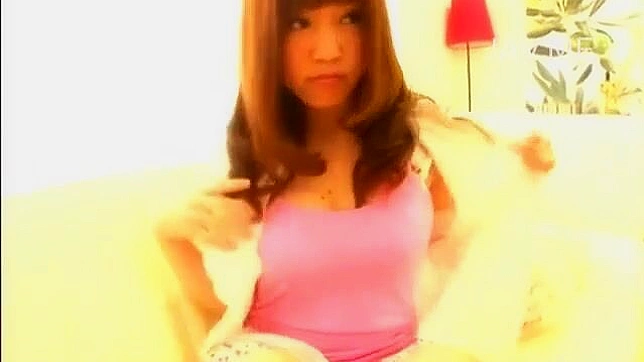 Sultry Asian Beauty Gives Jaw-Dropping Blowjob & Steamy Sex Show