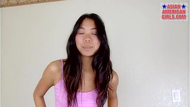 Naughty Sloane Pung Teases You with Her Seductive Solo Show