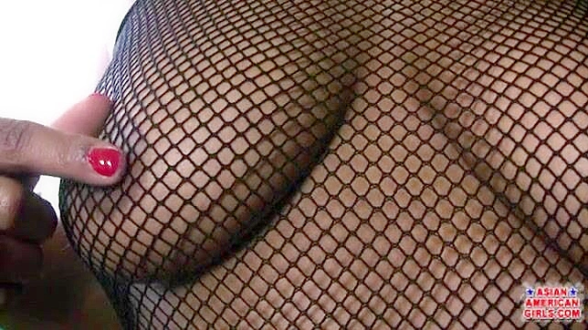 Sexy Curvy Babe Fingering Herself For Ultimate Pleasure