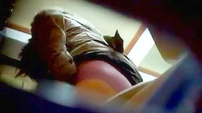Toilet Pleasures - Hot Babe Squats & Shows Her Secrets