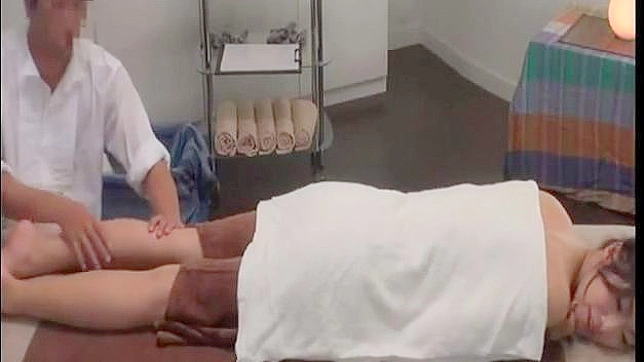 Sizzling Mature Babe Gives Kinky Massage Before Steamy Sex