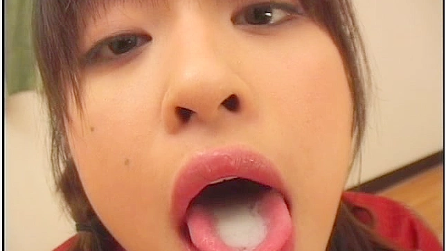 Sizzling Japanese Beauty Self-Pleasures Before Wet Pussy Licking