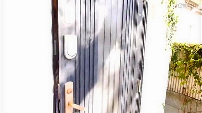 Curvy Girl 18+ Craves Wet Cunnilingus Passionately