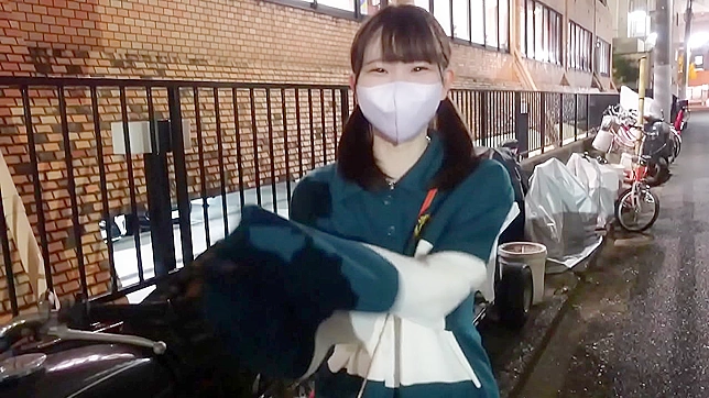 Mature Japanese Lady Surprises With Her Flirtatious Sex Skills