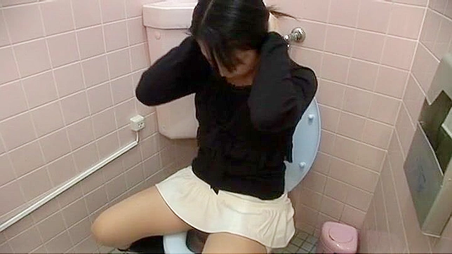 Office Lady Secretly Masturbates While Caught By Candid View