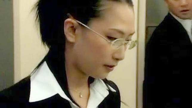 Rude Colleague Catches Hot Asian Babe Peeing Secretly