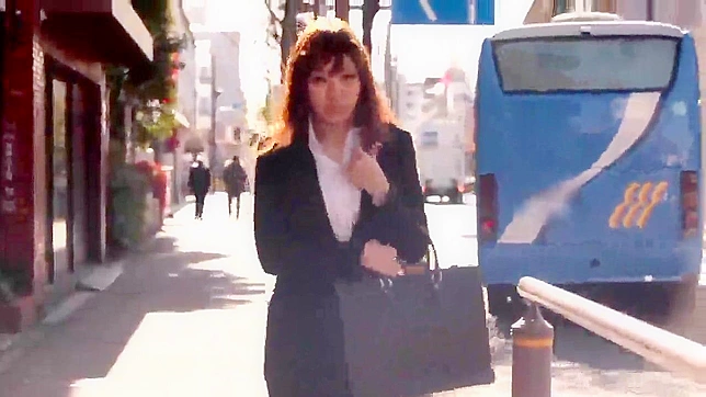 Miina Minamoto's Thrilling Fuck Fest Inside a Car Ride