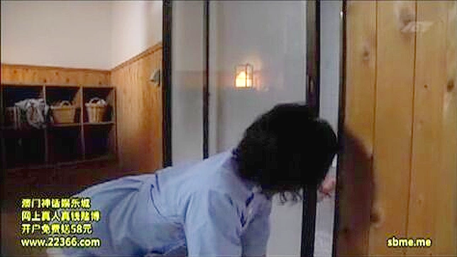 Naughty Massage Therapist Gives Hot Blowjob then fucks client