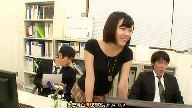 Hot Japanese Boss Gives Mind-Bending Blowjob at Work Sessions