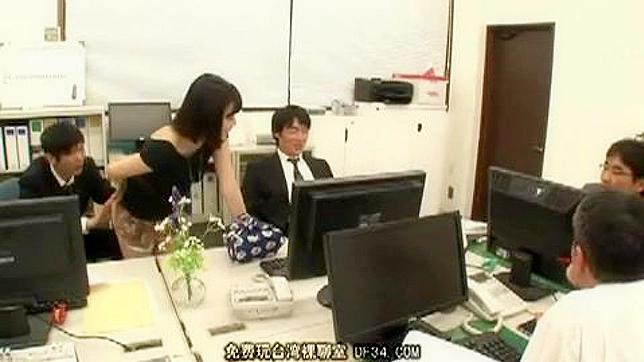 Hot Japanese Boss Gives Mind-Bending Blowjob at Work Sessions