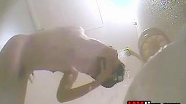 Naughty Japanese Babe Caught Showering & Exposed Live