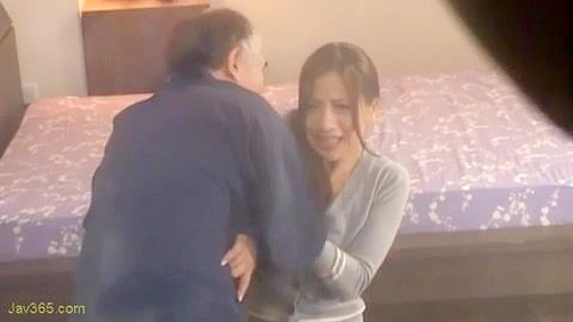 Sneaky Stepdad Catches MILF Stepmom for Steamy Fuck Fest