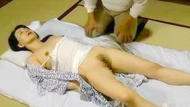 Japanese Beauty Fulfils Her Steamy Sex Fantasies Live