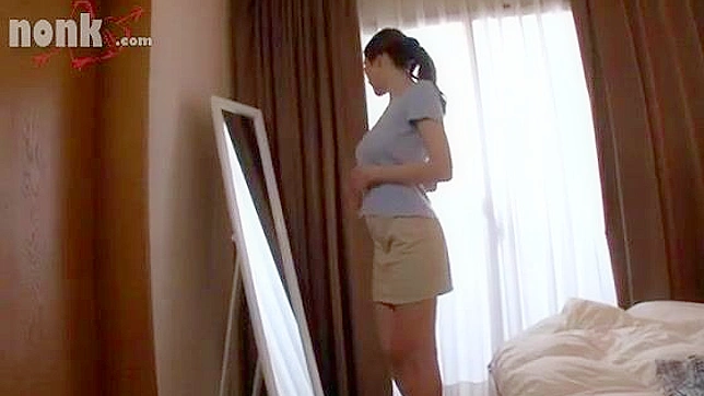 Seductive Asian MILF Tempts Youthful Delivery Guy Hotly