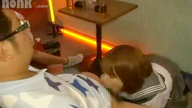 Hot Oriental Group Gives Blowjobs in Broad Daylight