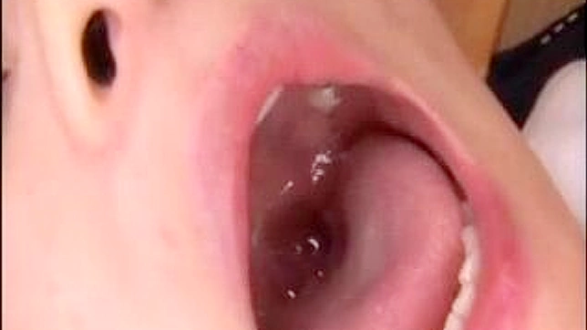 Japanese Beauty Takes Cum Mouthful After Doubling Up On Dildos